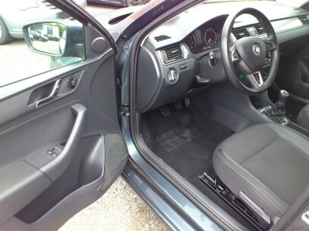 skoda-rapid-1-2-tsi-63-kw-navigace-klima - 8