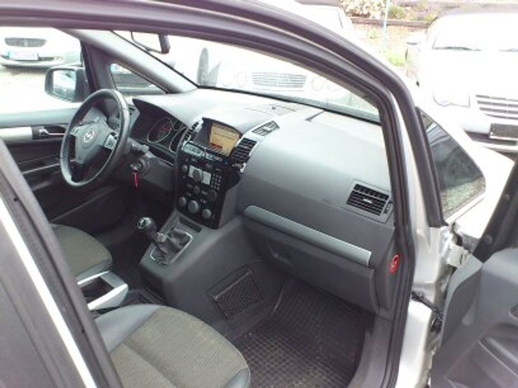 opel-zafira-1-8-i-103-kw-7-mist - 9