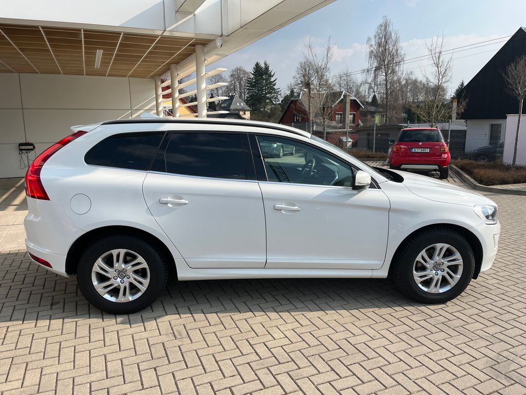 volvo-xc60-2-4-d4-awd-momentum-cr - 6