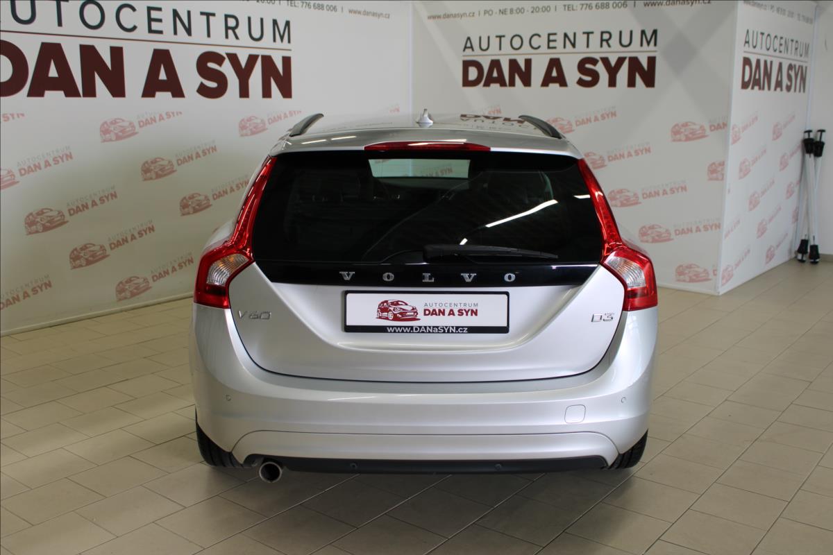 volvo-v60-2-0-d3-geartronic-momentum - 4