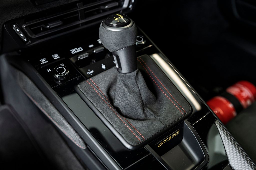 porsche-911-gt3-rs-weissach-skladem - 9