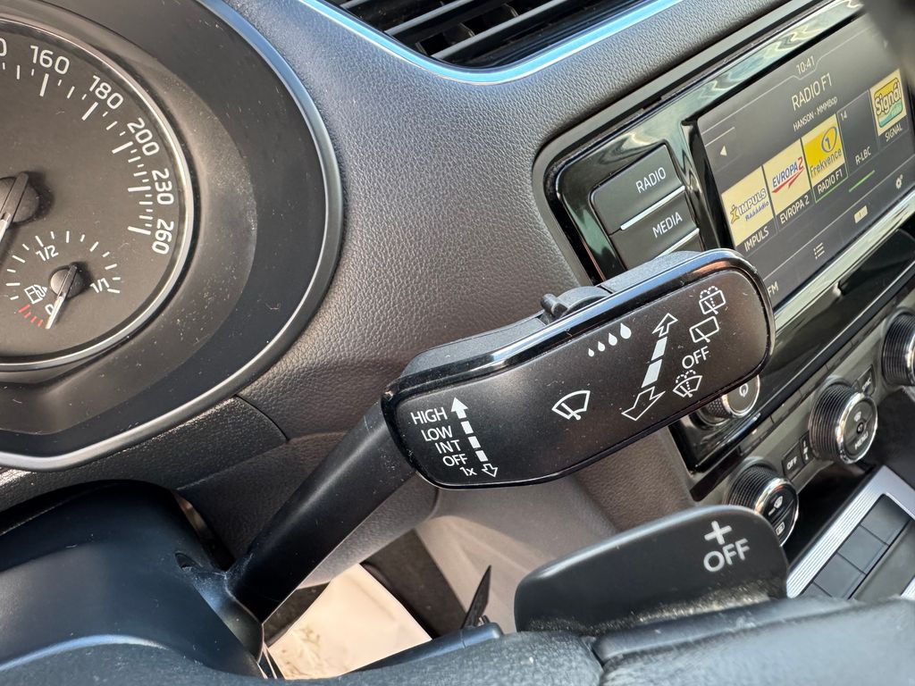 skoda-octavia-combi-1-6-tdi-dsg-style - 9
