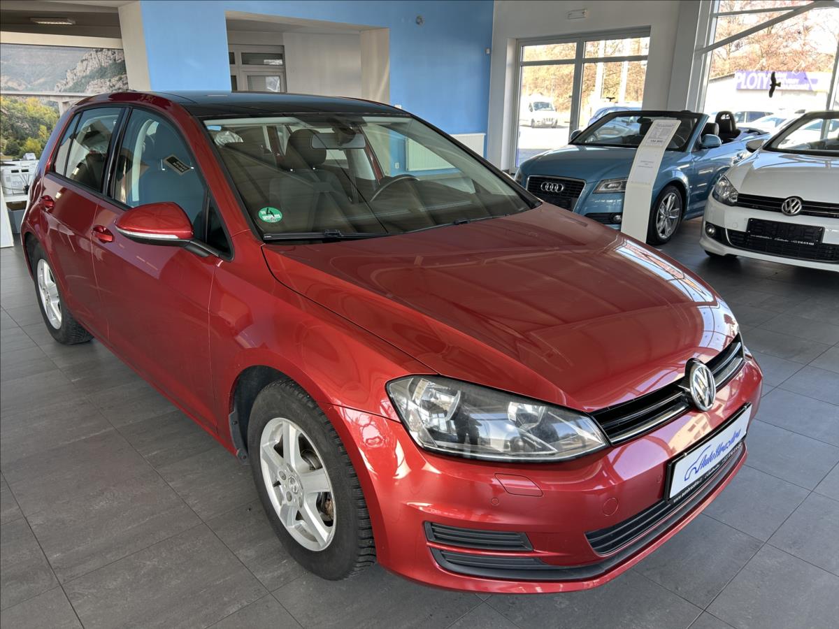 Volkswagen Golf 1,2   TSI 77kW,SERVISKA,TAŽNÉ