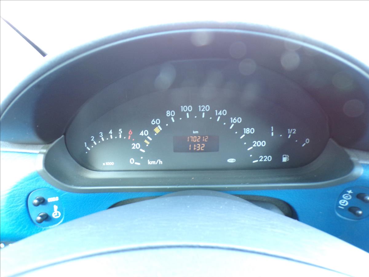 mercedes-benz-tridy-a-1-6-i-tazne-zarizeni - 7