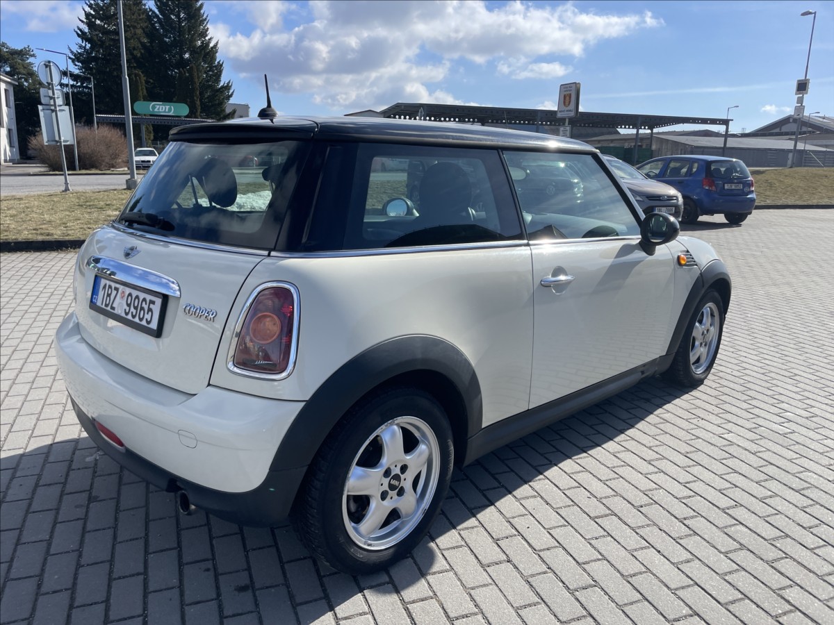 mini-cooper-1-6-i-88kw-klima-alu-bez-koroze - 3