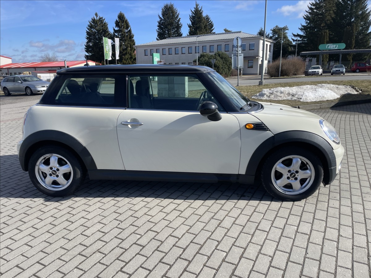 mini-cooper-1-6-i-88kw-klima-alu-bez-koroze - 4