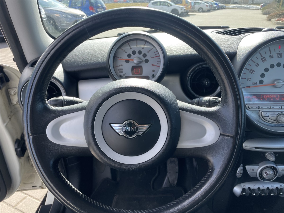 mini-cooper-1-6-i-88kw-klima-alu-bez-koroze - 8