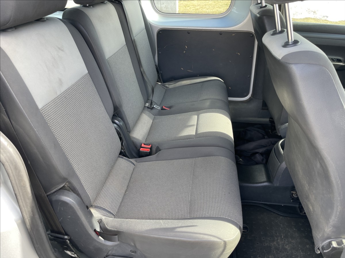 volkswagen-caddy-1-6-tdi-75kw-maxi-tazne-dph - 9