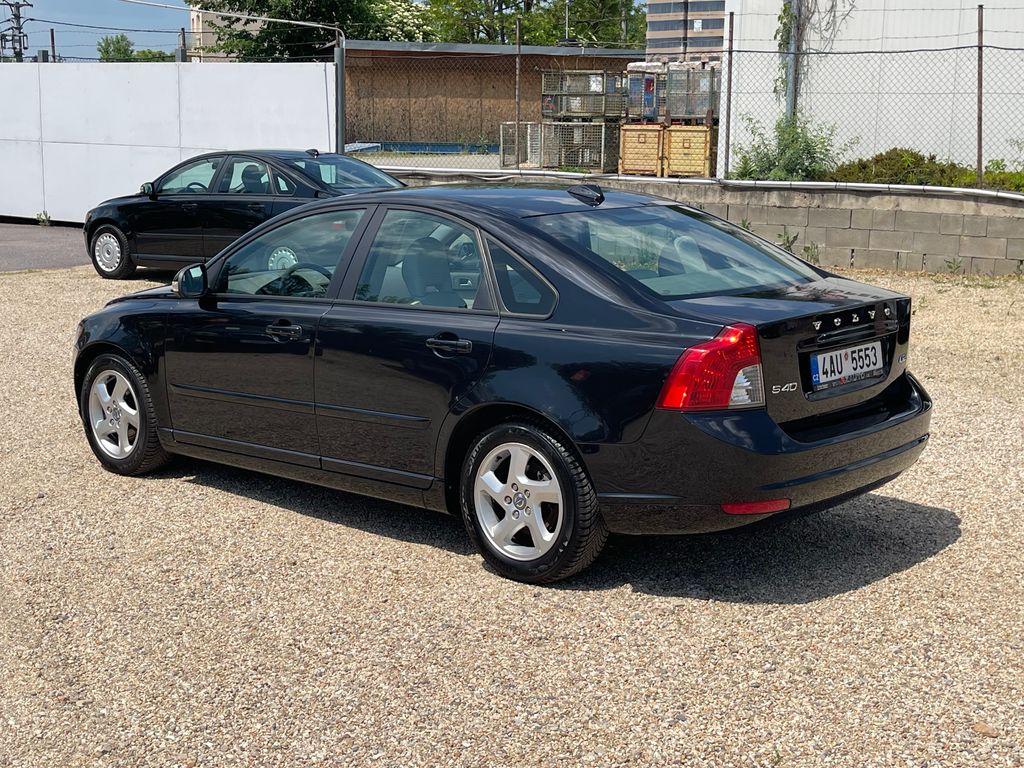 volvo-s40-1-6d-84kw-nove-vstriky - 4