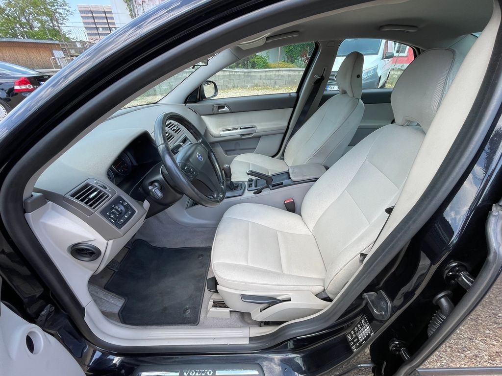 volvo-s40-1-6d-84kw-nove-vstriky - 5