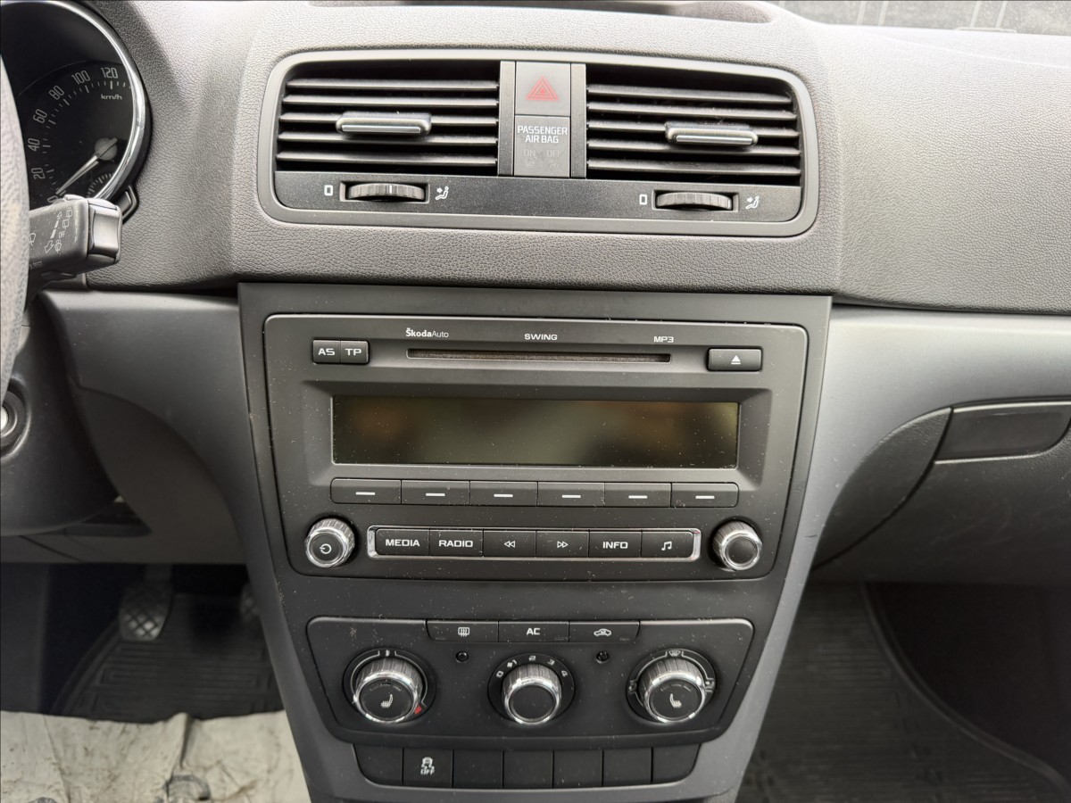 skoda-yeti-1-2-tsi-active-plus - 8