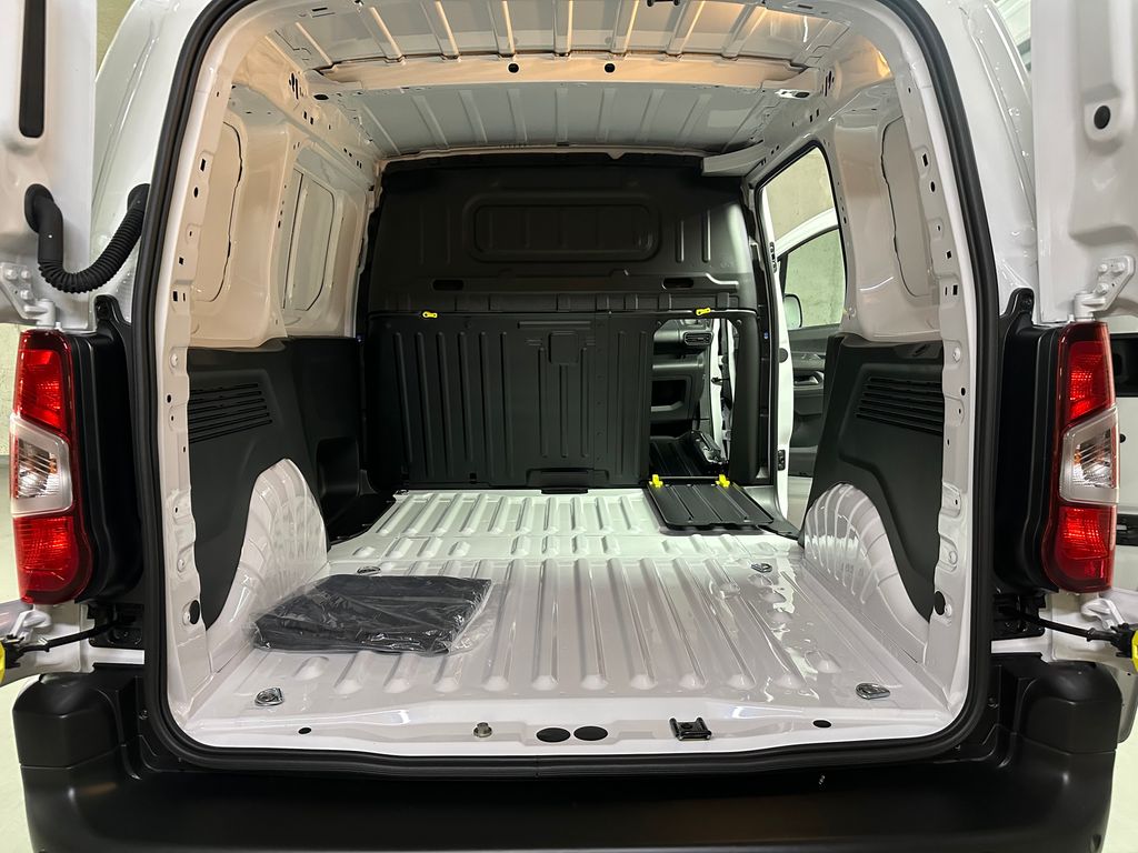 toyota-proace-city-panel-van-1-2-110k-short - 9