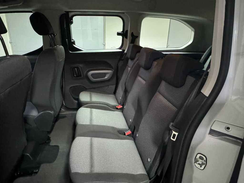 toyota-proace-city-verso-business-1-5-long-7-mist - 9