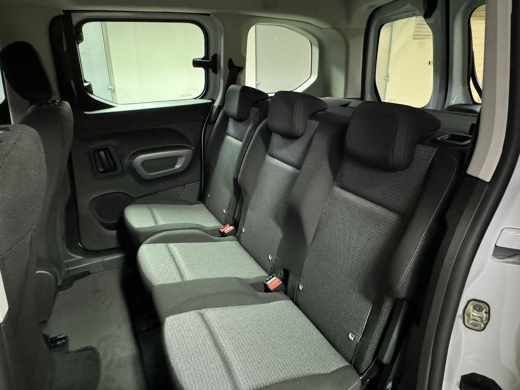 toyota-proace-city-verso-business-1-5-short - 9