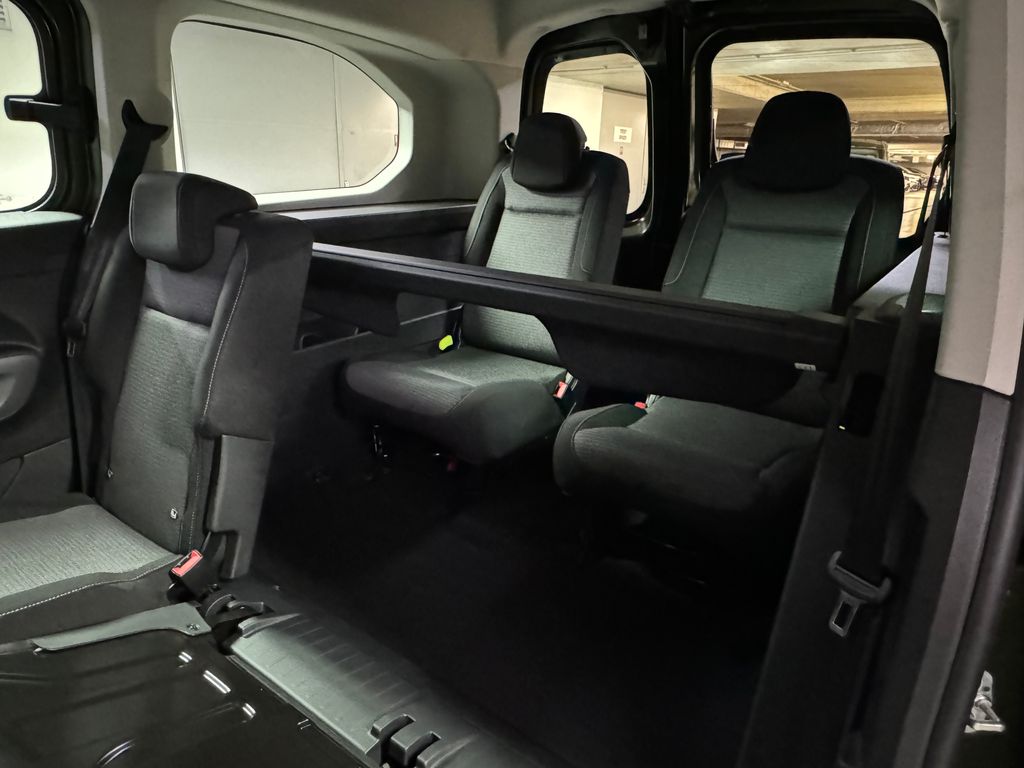 toyota-proace-city-verso-business-1-5-long-7-mist - 9