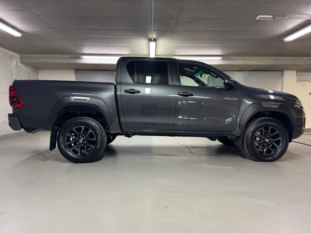 toyota-hilux-2-8d4-d-double-cab-invincible - 3