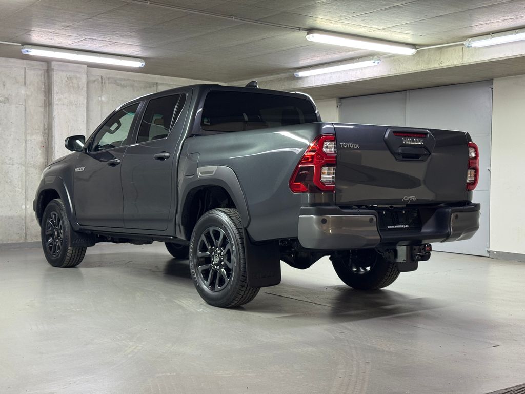 toyota-hilux-2-8d4-d-double-cab-invincible - 6