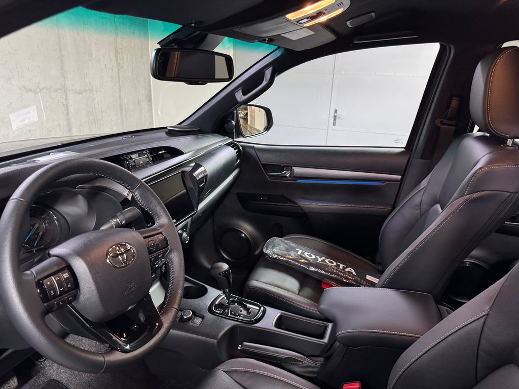 toyota-hilux-2-8d4-d-double-cab-invincible - 7