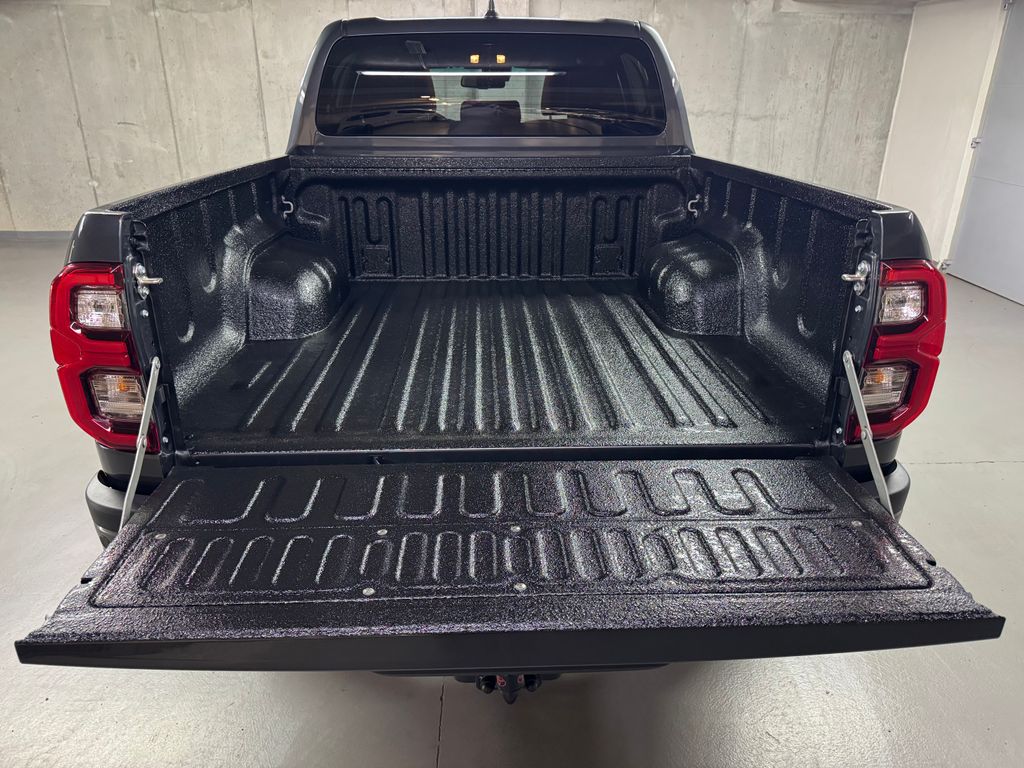 toyota-hilux-2-8d4-d-double-cab-invincible - 9