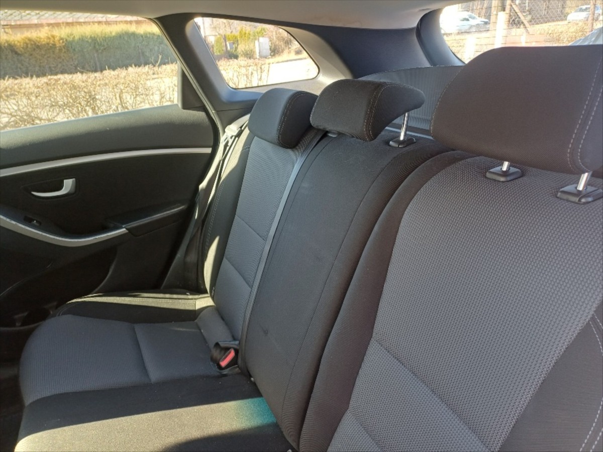 hyundai-i30-1-6-crdi - 8