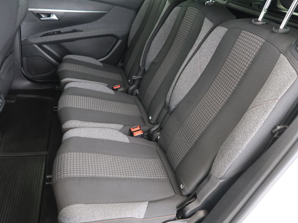 peugeot-5008-1-2puretech-cz-1maj-allure - 9