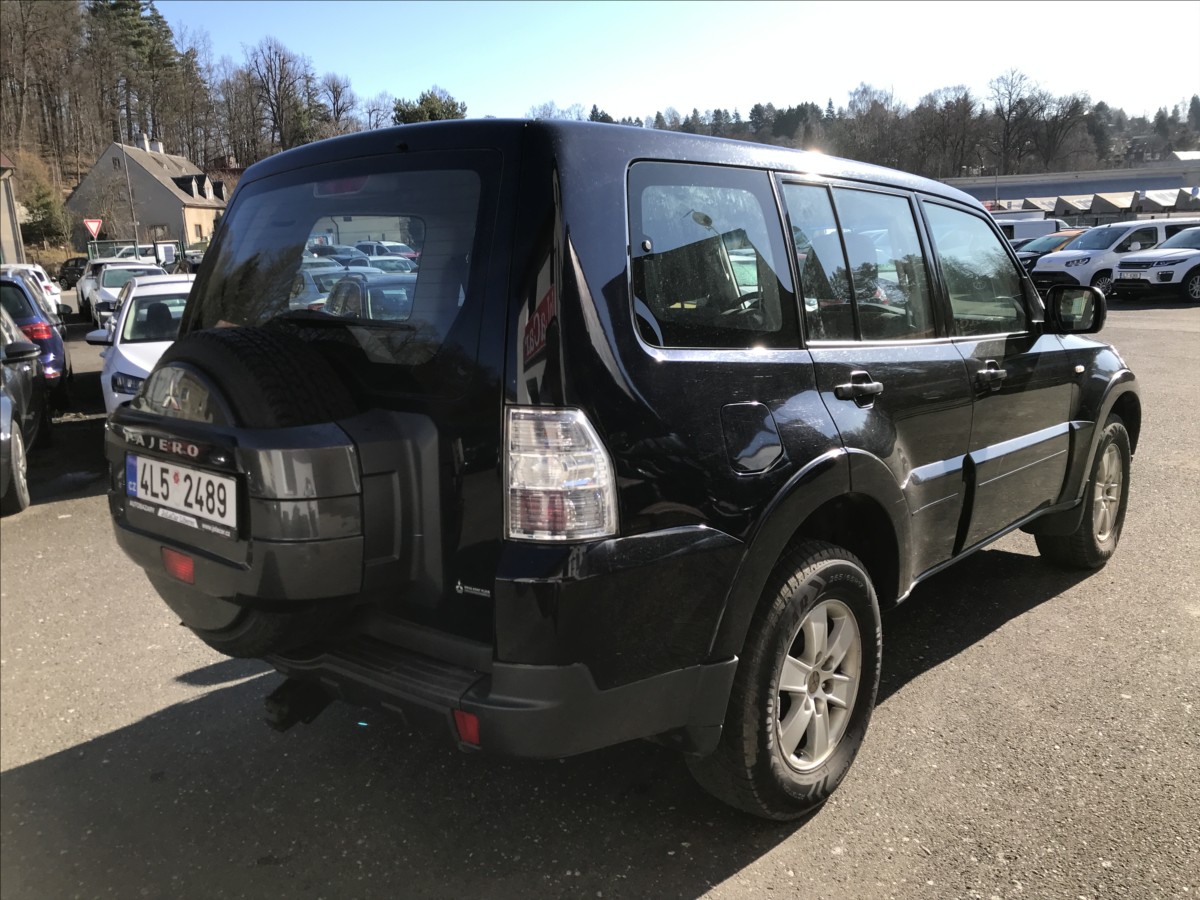 mitsubishi-pajero-3-2-di-d-4x4-automat - 5