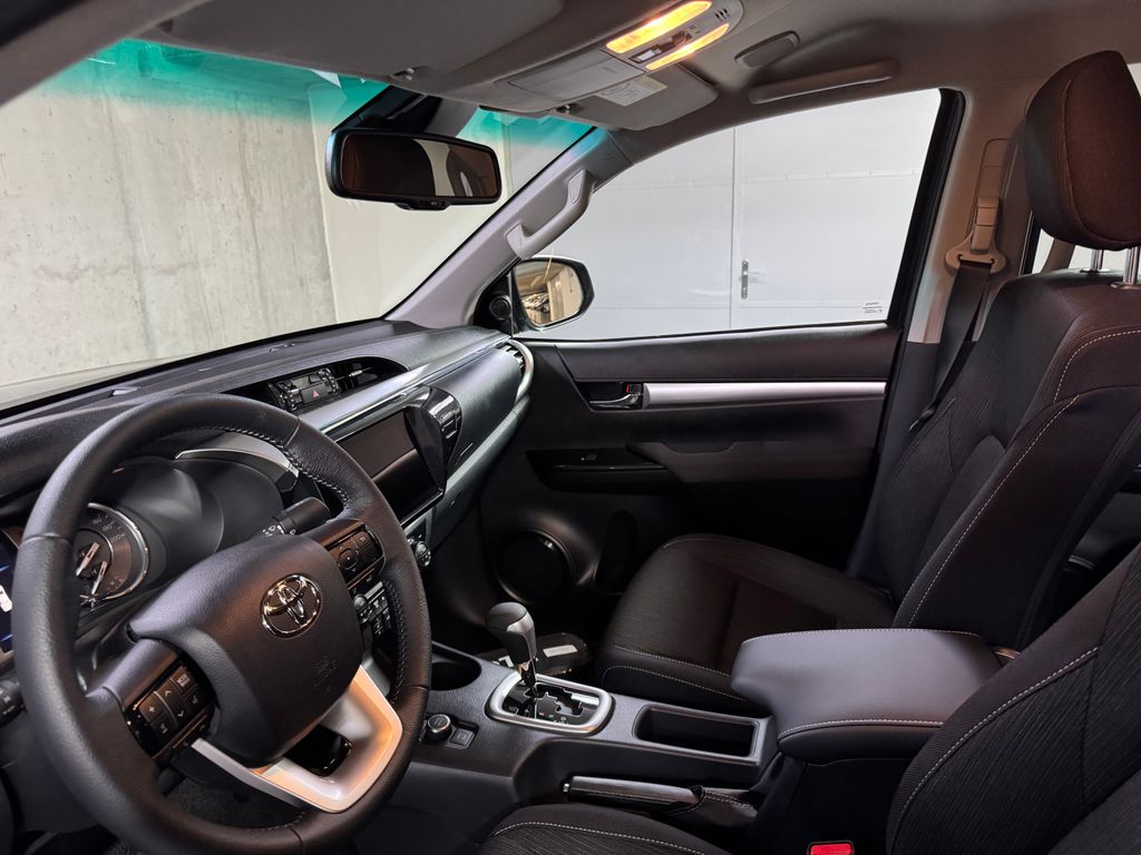 toyota-hilux-2-8d4-d-double-cap-executive - 8