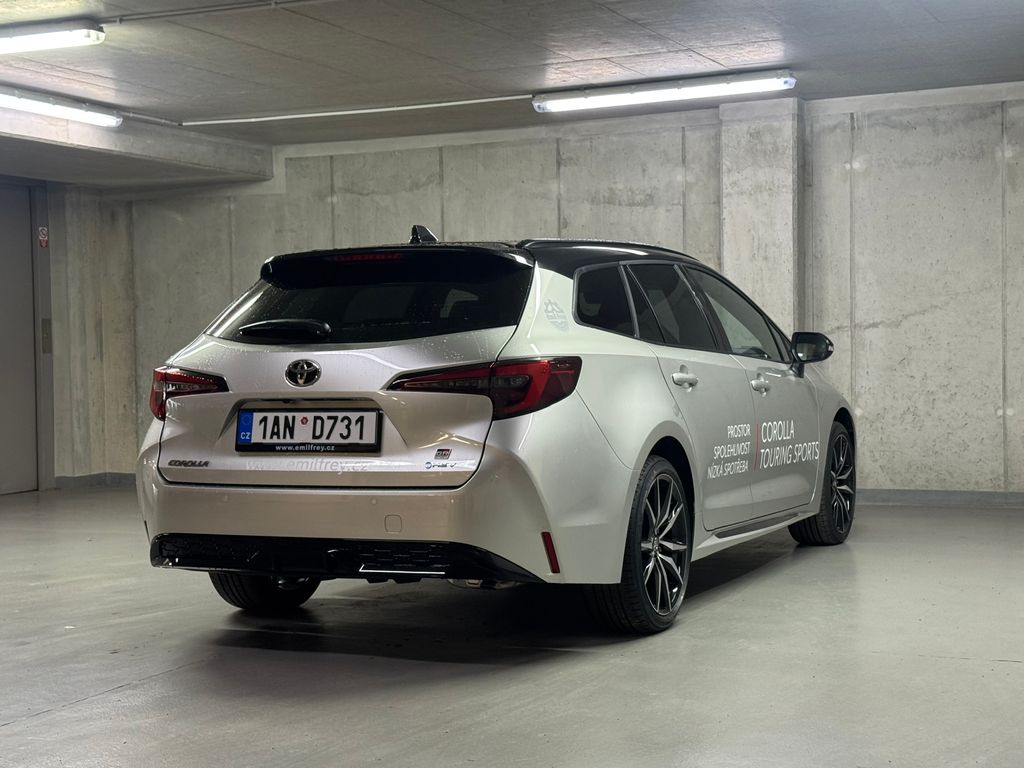 toyota-corolla-gr-sport-dynamic-2-0-hybrid - 4