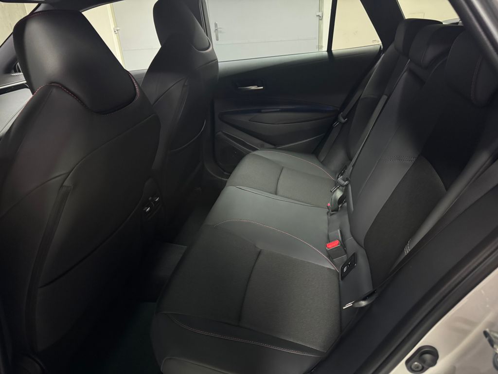toyota-corolla-gr-sport-dynamic-2-0-hybrid - 9