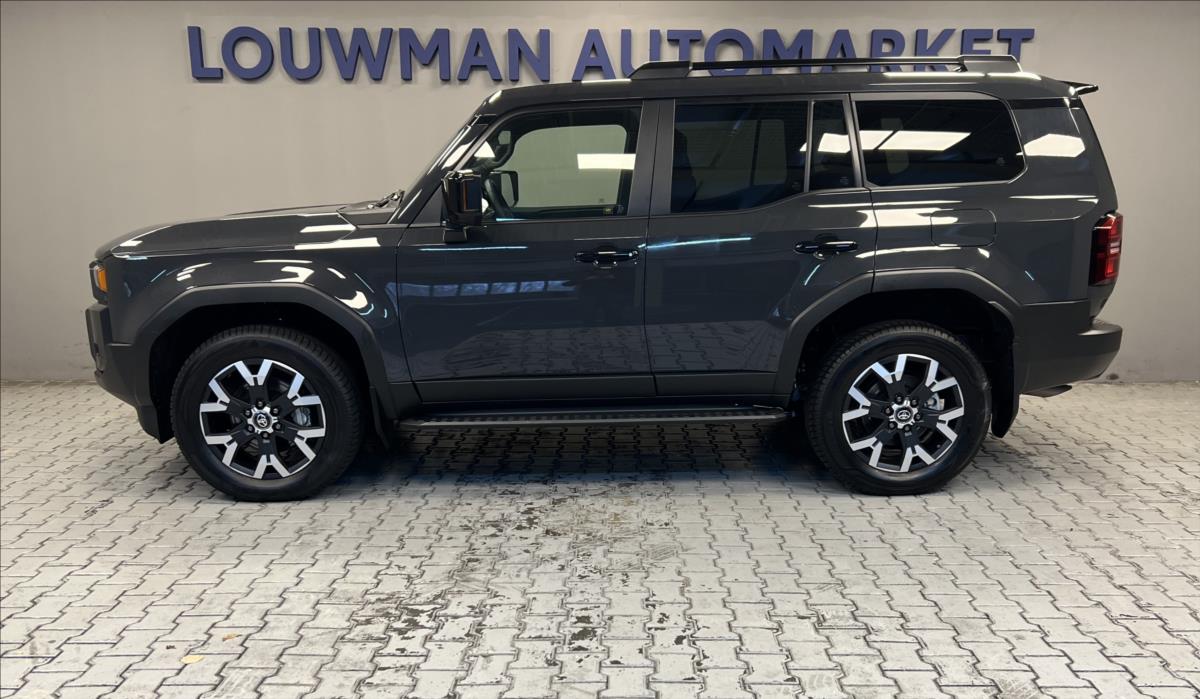 toyota-land-cruiser-2-8-at-invincible - 2