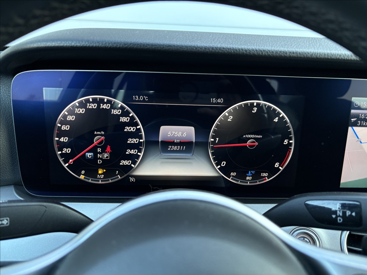 mercedes-benz-tridy-e-220-d-143-kw-automat-cz - 9