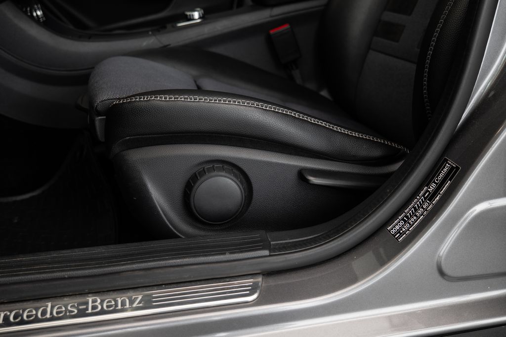 mercedes-benz-gla-d-4matic-vyhrivana-sedadla-par - 6