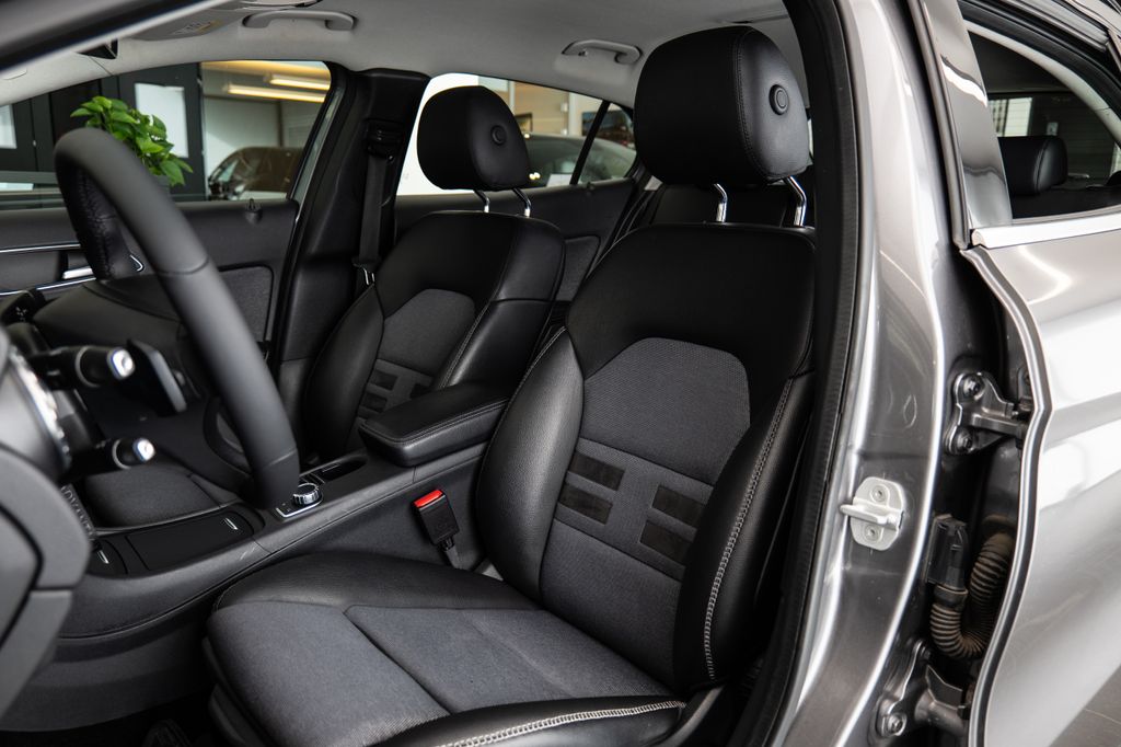 mercedes-benz-gla-d-4matic-vyhrivana-sedadla-par - 7