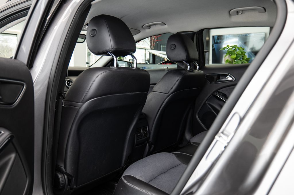 mercedes-benz-gla-d-4matic-vyhrivana-sedadla-par - 8
