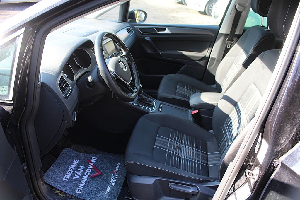 volkswagen-golf-sportsvan-1-2-tsi-81-kw-serv-knizka - 8