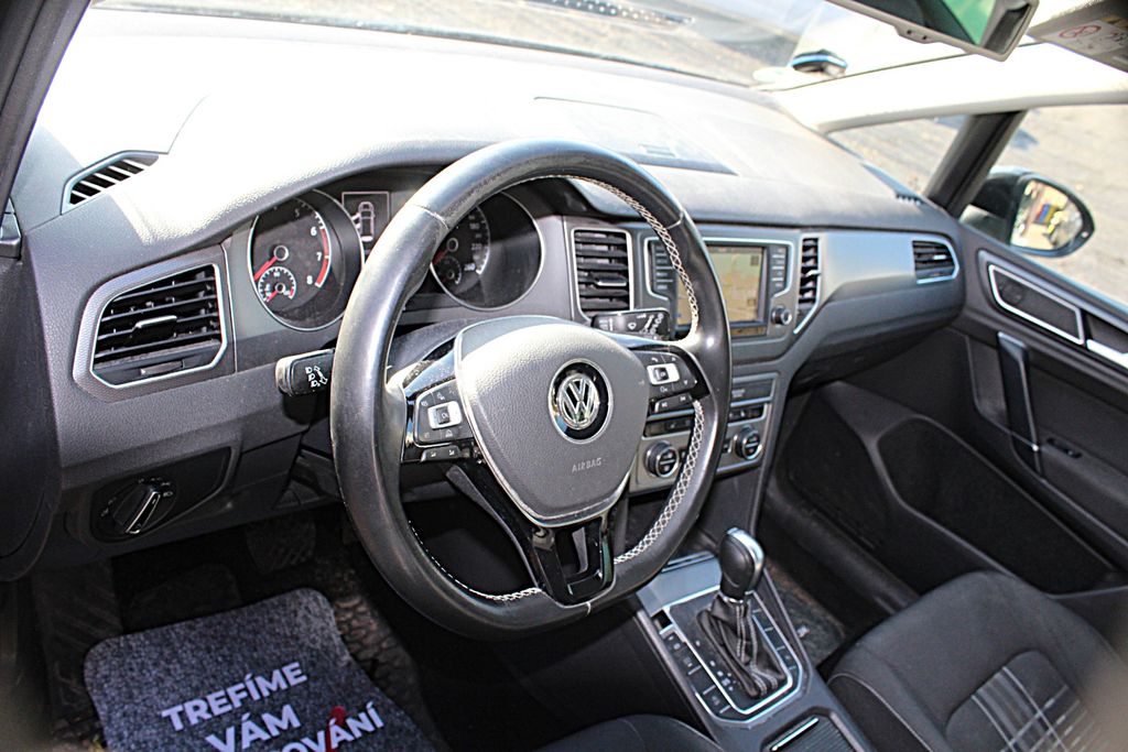 volkswagen-golf-sportsvan-1-2-tsi-81-kw-serv-knizka - 9