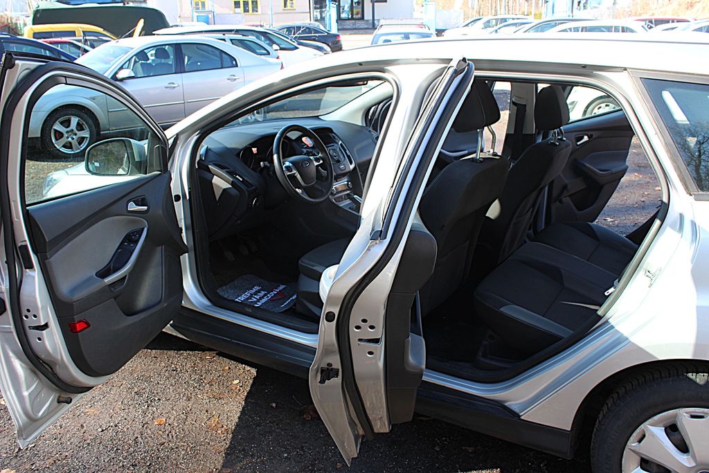 ford-focus-kombi-1-0i-92-kw - 7