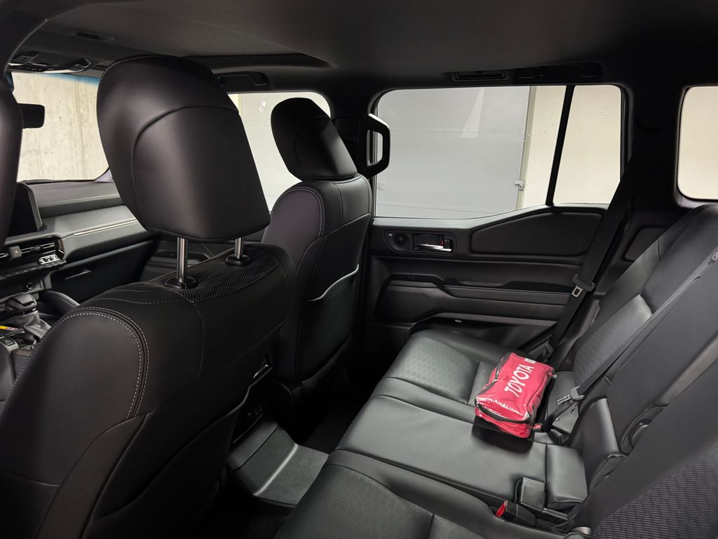 toyota-land-cruiser-executive-2-8l-diesel-48v-mhev - 9