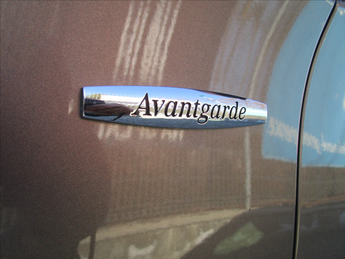 mercedes-benz-tridy-v-v250d-4matic-l-avantgarde-7-mist-1-maj - 6