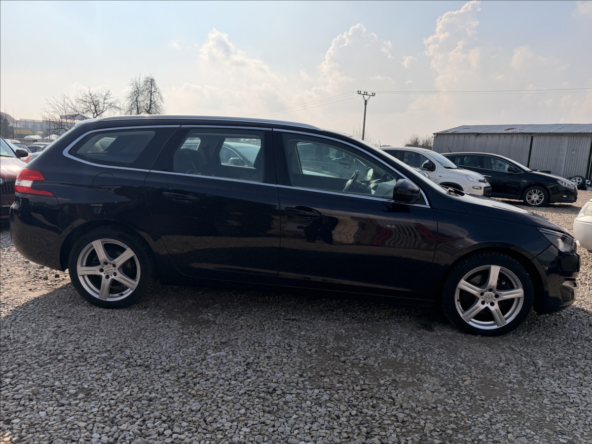 peugeot-308-2-0-hdi-110kw-panorama - 3