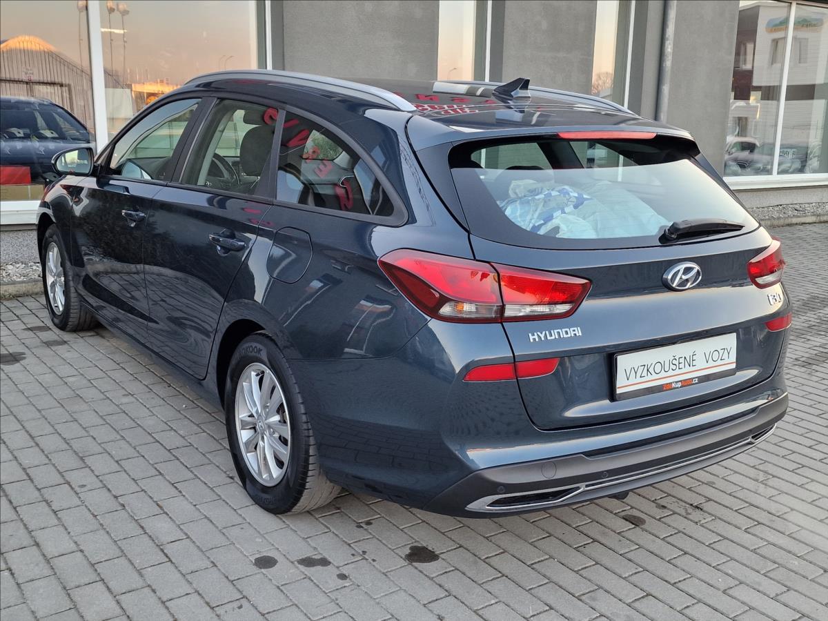 hyundai-i30-1-6crdi-comfort-cr-1-majitel - 7
