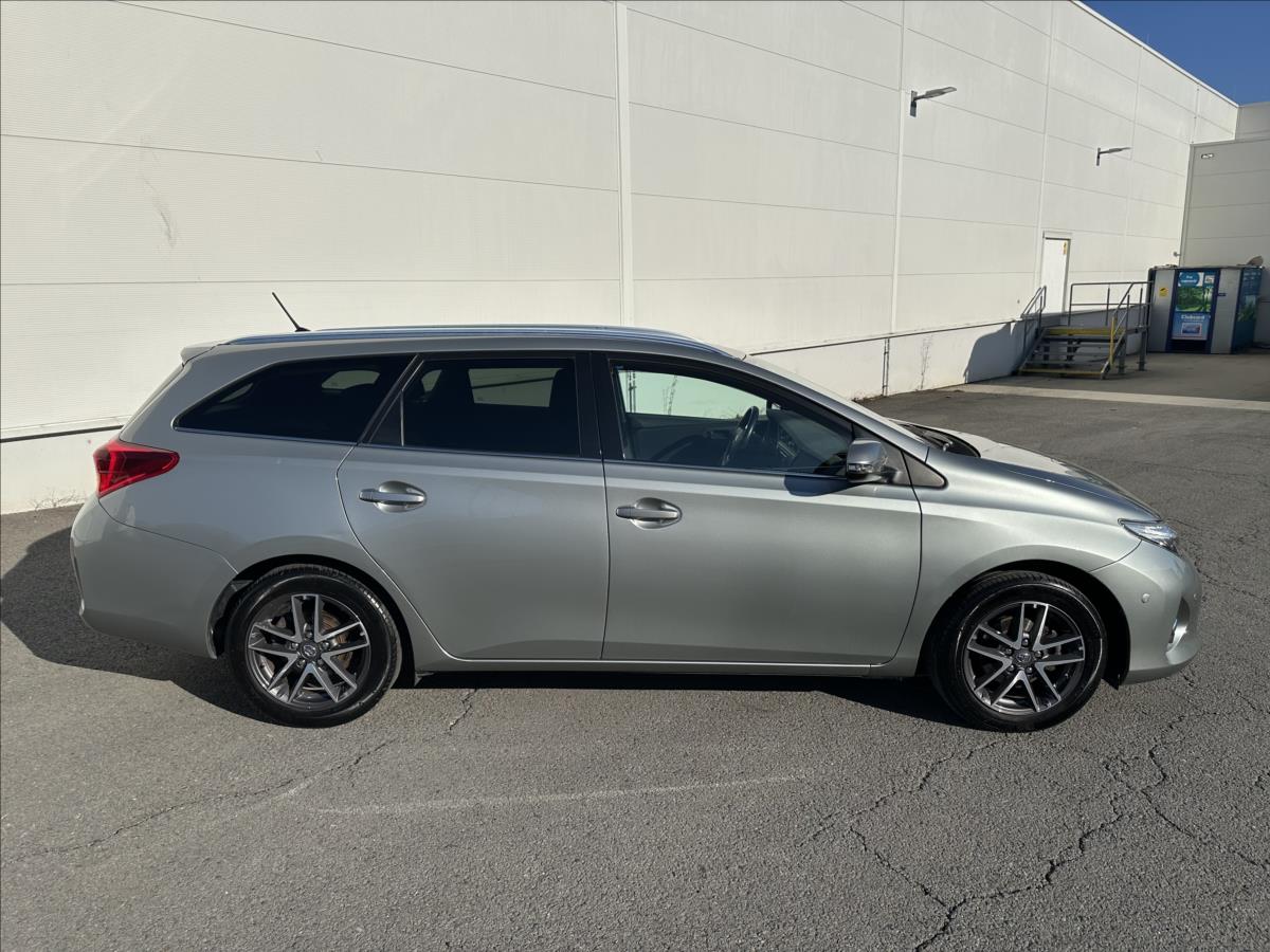 toyota-auris-1-6-exclusive-tazne - 1