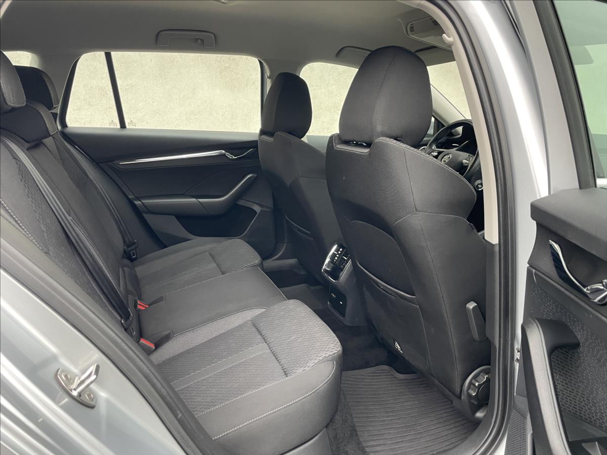skoda-octavia-2-0-tdi-115k-combi-style - 8