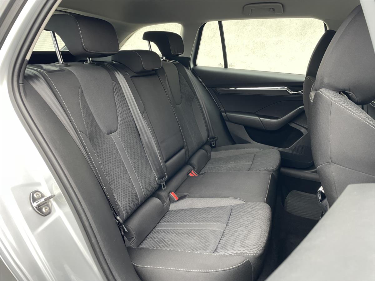 skoda-octavia-2-0-tdi-115k-combi-style - 9