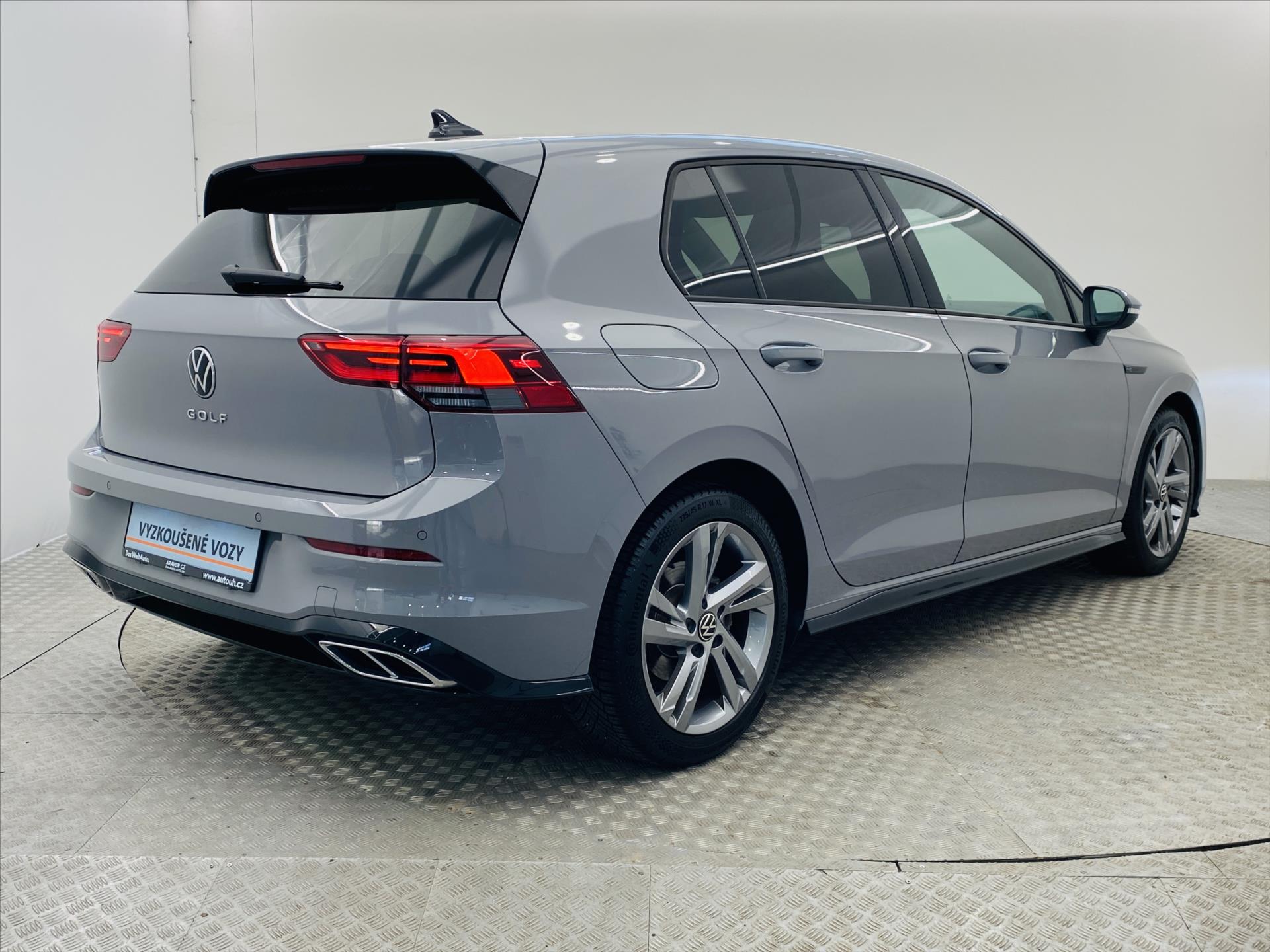 volkswagen-golf-1-5-r-line - 1
