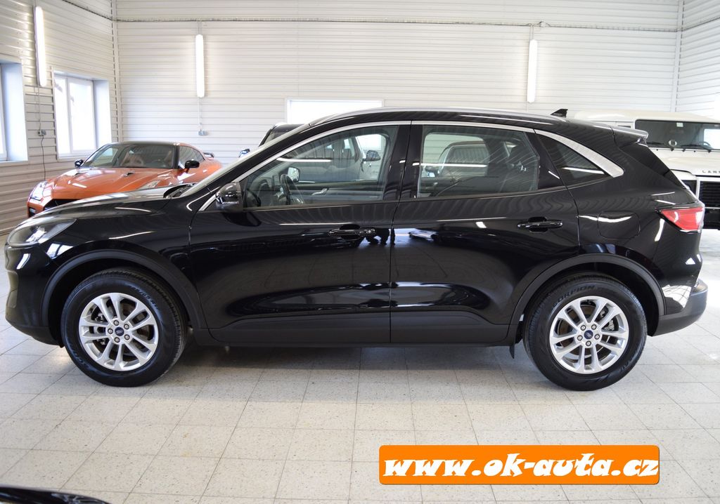 ford-kuga-2-5-hybrid-awd-titanium-2022-2 - 1