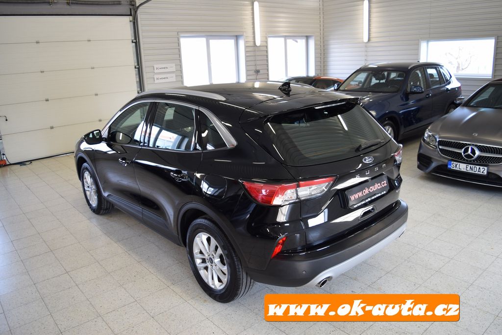 ford-kuga-2-5-hybrid-awd-titanium-2022-2 - 3