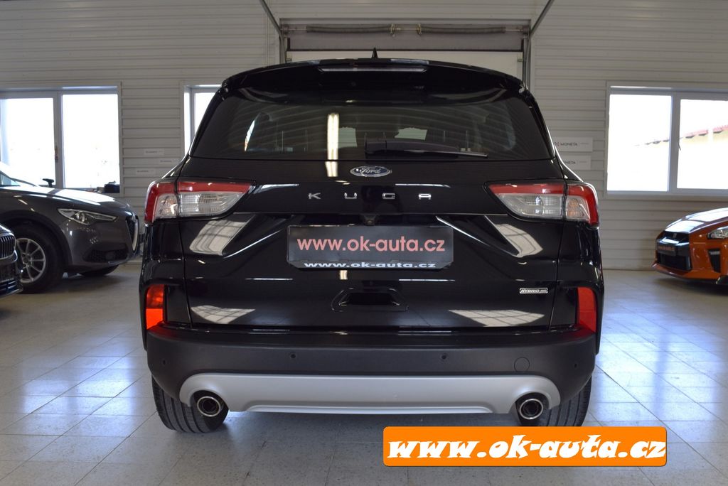 ford-kuga-2-5-hybrid-awd-titanium-2022-2 - 4