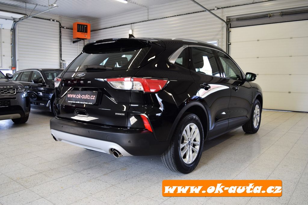 ford-kuga-2-5-hybrid-awd-titanium-2022-2 - 6