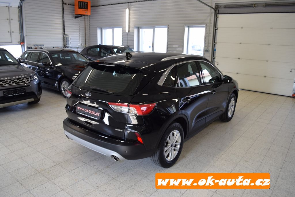 ford-kuga-2-5-hybrid-awd-titanium-2022-2 - 7